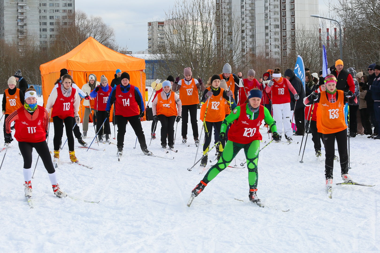 Менделеевцы приняли участие в студенческом первенстве университета по лыжным гонкам