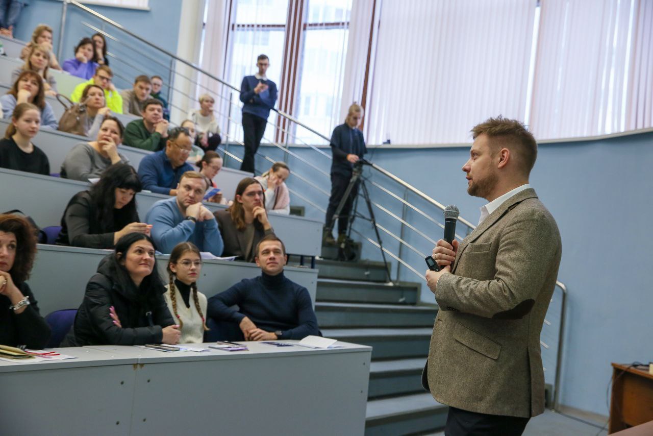 И.о. ректора Илья Воротынцев обсудит со студентами актуальные вопросы молодежной политики.