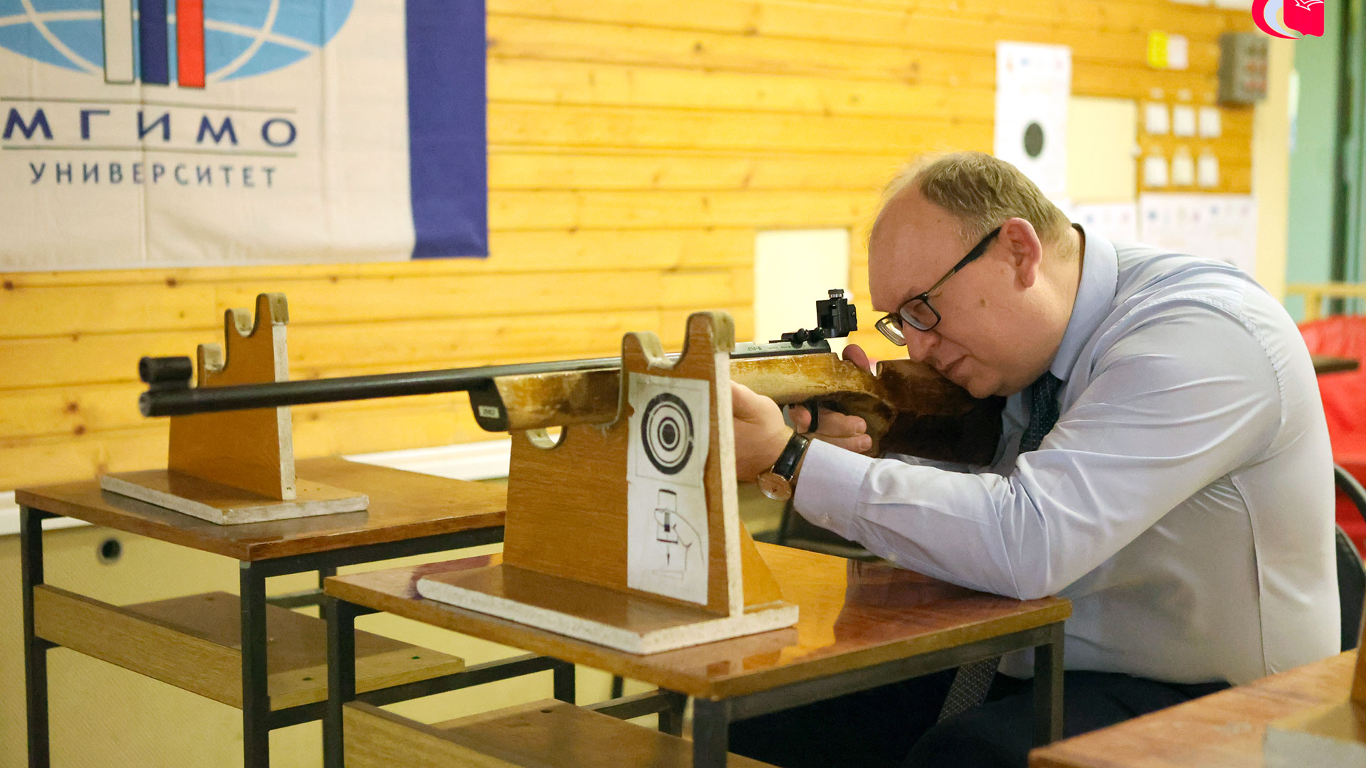 Ректор РХТУ принял участие в IX Чемпионате ректоров по пулевой стрельбе