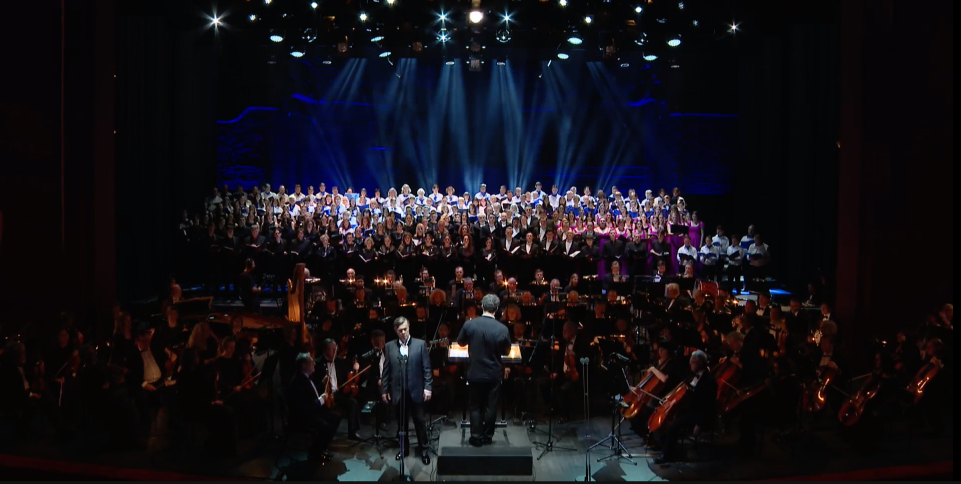 Состоялась трансляция масштабного концерта Менделеевского хорового конгресса на сцене театра «Геликон-опера»