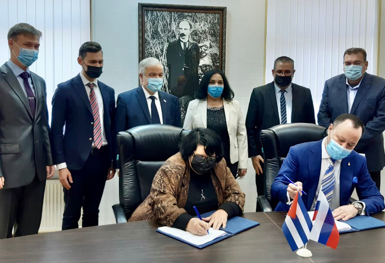 Менделеевский университет и кубинская госкомпания BioCubaFarma подписали меморандум об укреплении сотрудничества