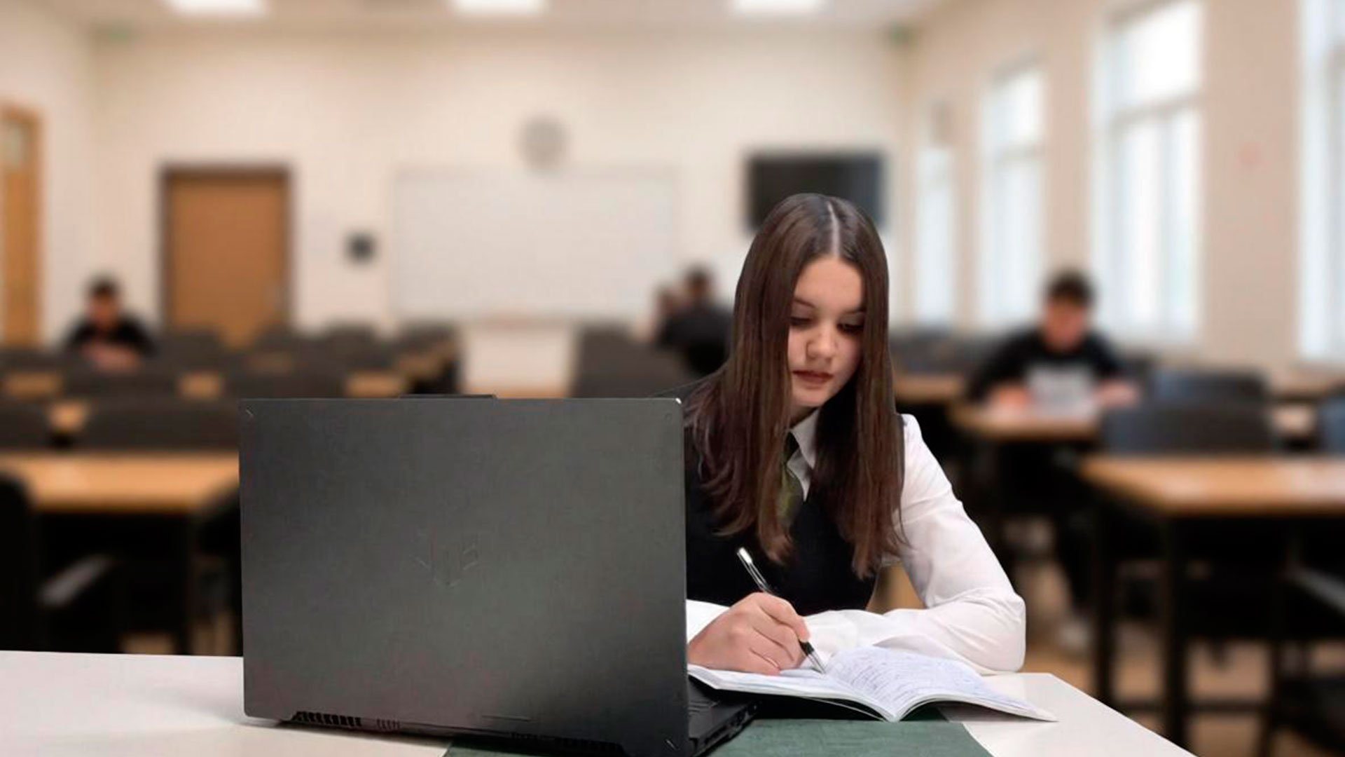 Студентка РХТУ Софья Тетерина победила на Всероссийской олимпиаде по английскому языку