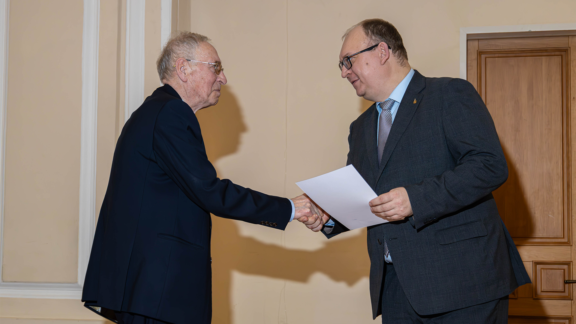 Ученых Менделеевского университета наградили за выдающиеся достижения в науке