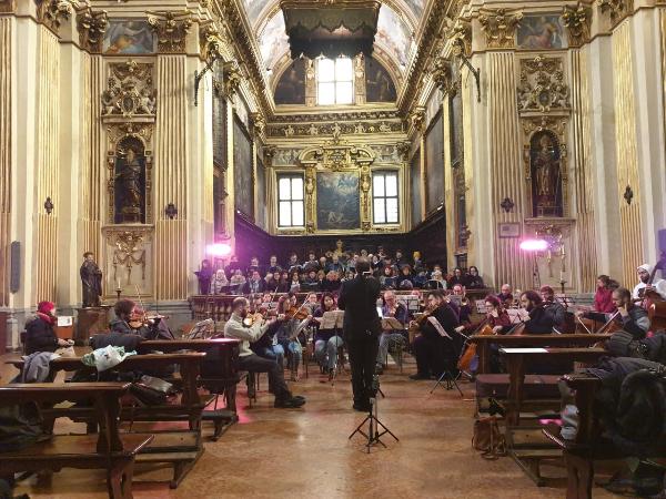 Хор РХТУ имени Д.И. Менделеева триумфально выступил в Милане с необычной концертной программой  
