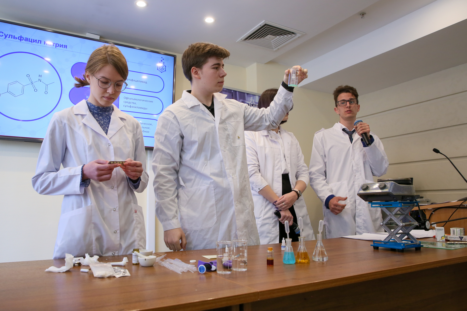 В Менделеевском университете начала работу школа молодых ученых по химико-фармацевтическим технологиям