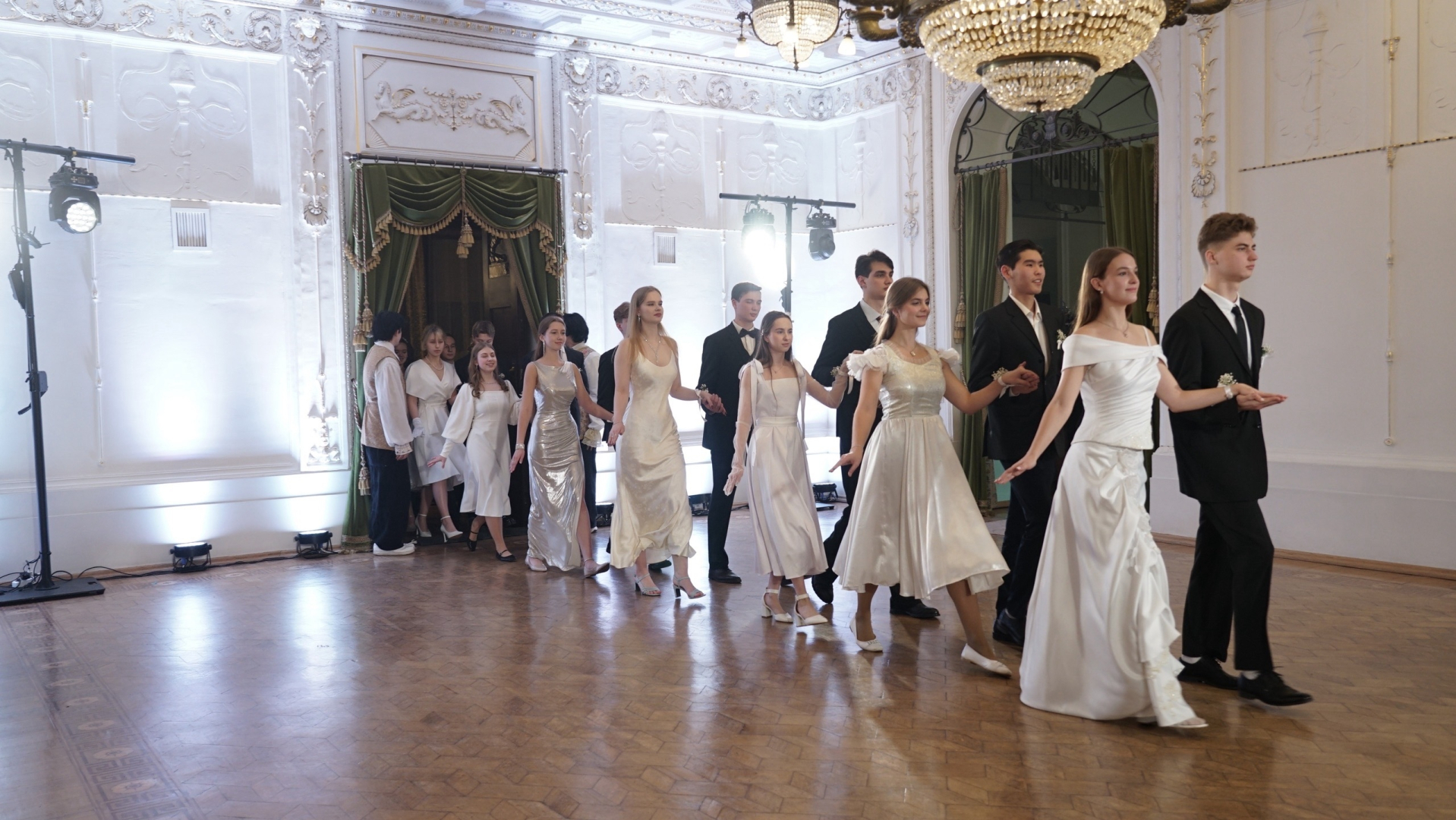 Студенты РХТУ приняли участие в одном из самых атмосферных студенческих балов страны в Тамбове