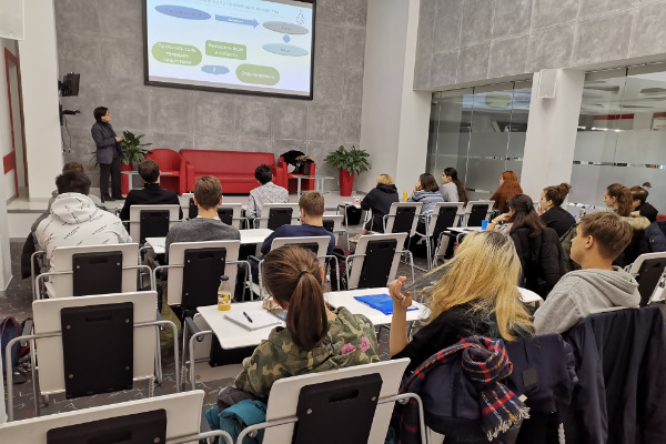 В Москве состоялось первое научно-практическое занятие проекта «Инженерные каникулы» с участием специалистов РХТУ