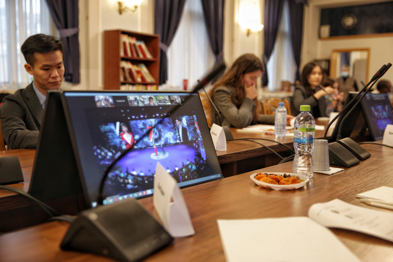 Иностранные студенты и сотрудники Управления международных проектов и программ приняли участие в международной конференции NEXT 75. ПОД ПРИЦЕЛОМ БУДУЩЕГО. 