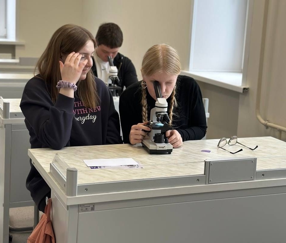 «Менделеев Центр» провел мастер-классы по химии, робототехнике и биологии на «Университетских субботах» в Ярославле